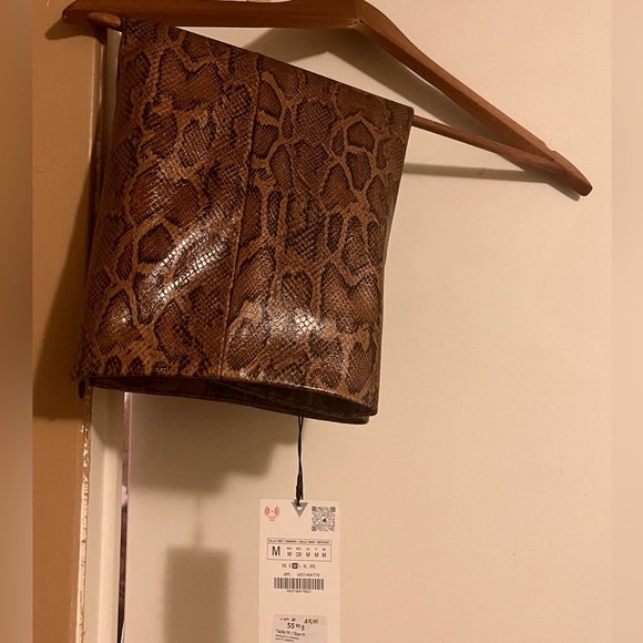 Zara Faux leather print skirt - Picture 2 of 4